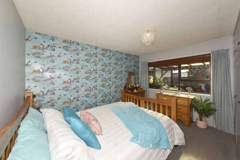 Photo of property in 2/82 Lincoln Road, Hillmorton, Christchurch, 8024
