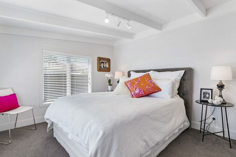 Photo of property in 45 Kiwi Esplanade, Mangere Bridge, Auckland, 2022