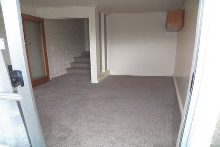 Photo of property in 33a Edgecombe Street, Newlands, Wellington, 6037