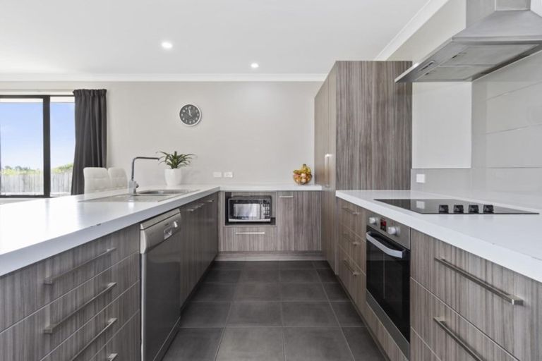 Photo of property in 8 Ballintoy Park Drive, Welcome Bay, Tauranga, 3175