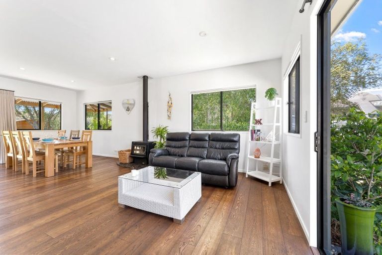 Photo of property in 35 Torea Road, Matakana, Warkworth, 0985