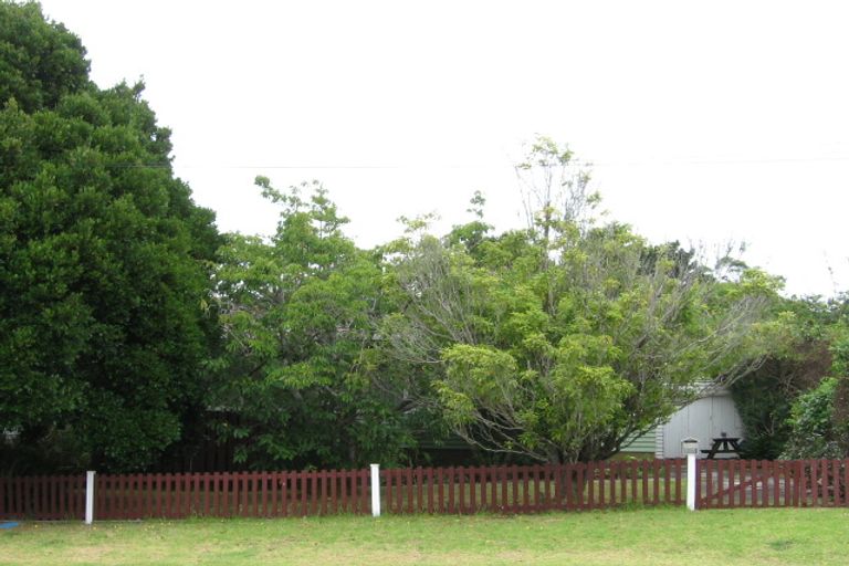 Photo of property in 3 Fordham Street, Beach Haven, Auckland, 0626