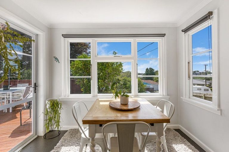 Photo of property in 174 Seaview Road, Westown, New Plymouth, 4310