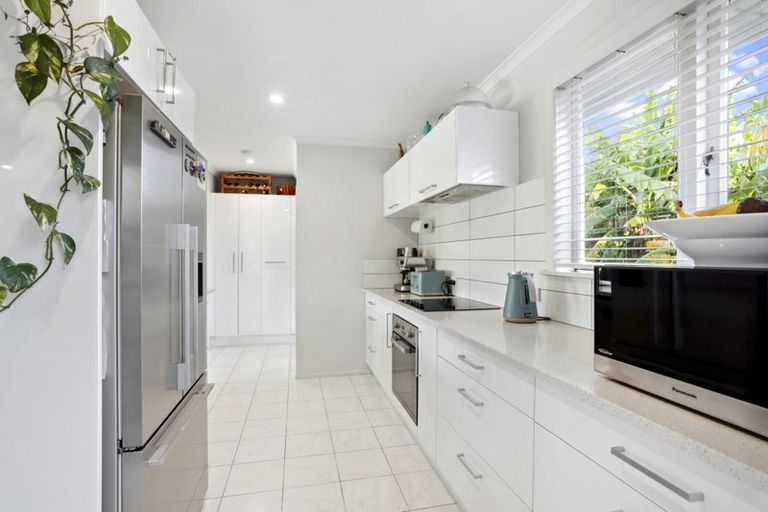 Photo of property in 11 Tahi Terrace, Glen Eden, Auckland, 0602