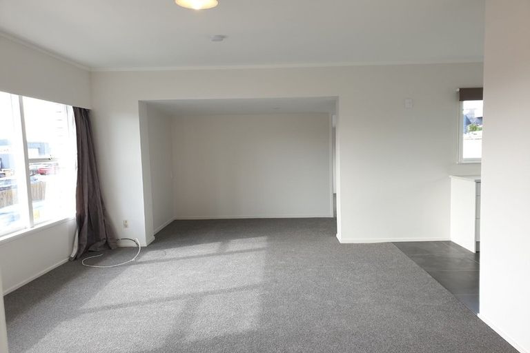 Photo of property in 1/176 Archers Road, Glenfield, Auckland, 0629