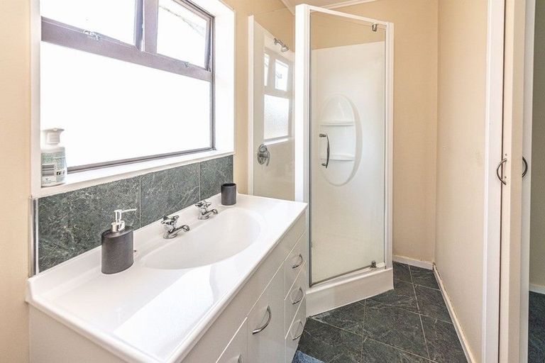 Photo of property in 11 Warwick Place, Springvale, Whanganui, 4501