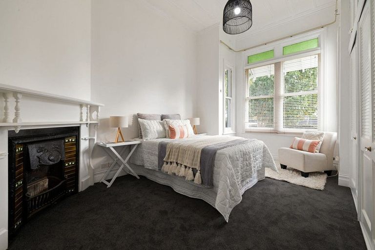 Photo of property in 128 Victoria Street, Cambridge, 3434