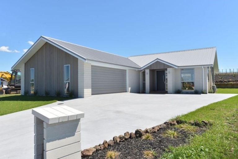 Photo of property in 70 Stace Hopper Drive, One Tree Point, 0118