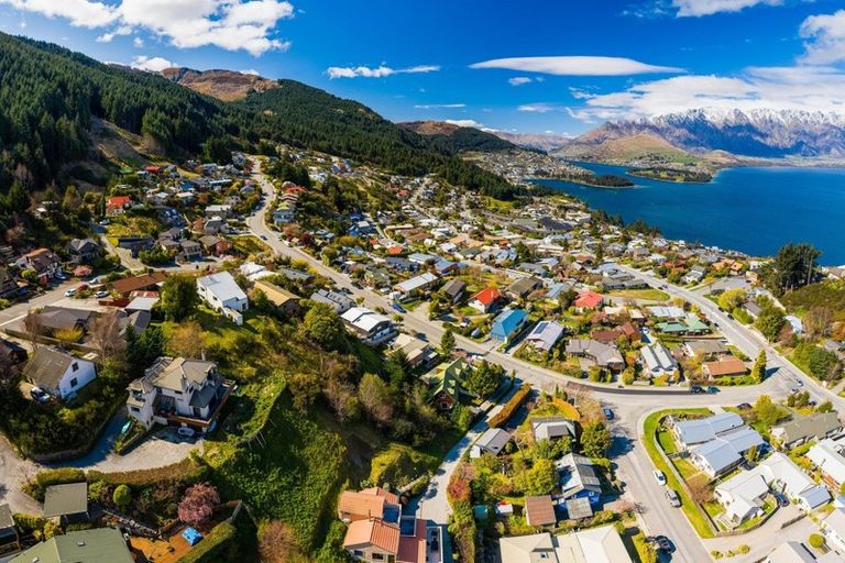 Photo of property in 14 Greenstone Place, Fernhill, Queenstown, 9300