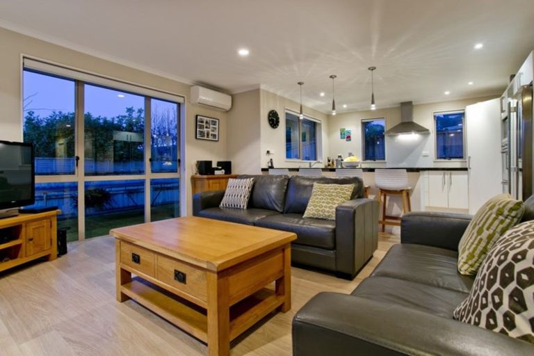 Photo of property in 24 Huntington Park Drive, Greenhithe, Auckland, 0632