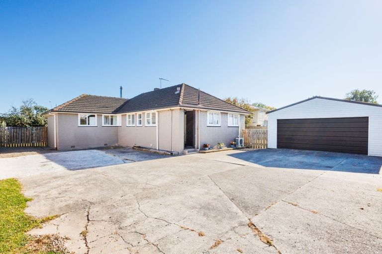 Photo of property in 11 Hendon Place, West End, Palmerston North, 4412