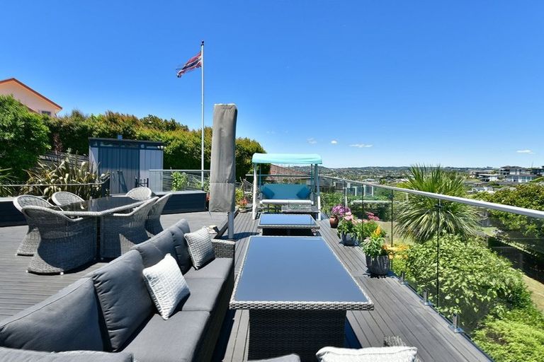 Photo of property in 25 Waldorf Crescent, Orewa, 0931