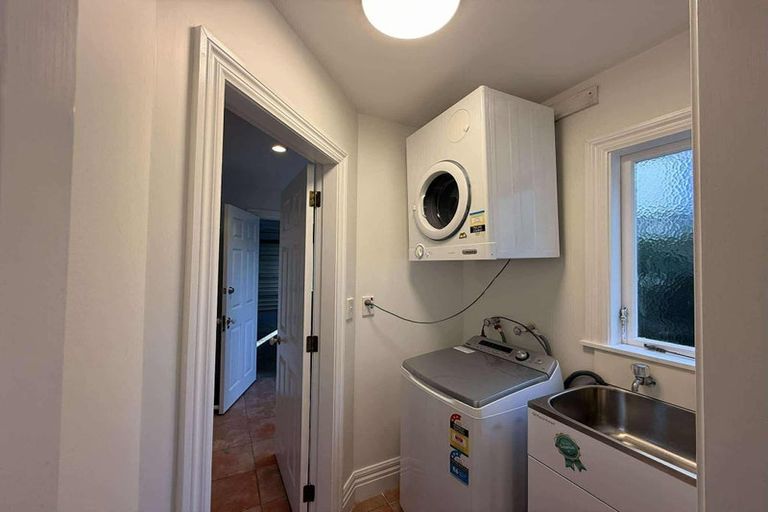 Photo of property in 12c Hobson Street, Thorndon, Wellington, 6011