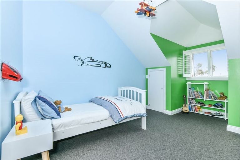 Photo of property in 48a Waterview Road, Stanley Point, Auckland, 0624