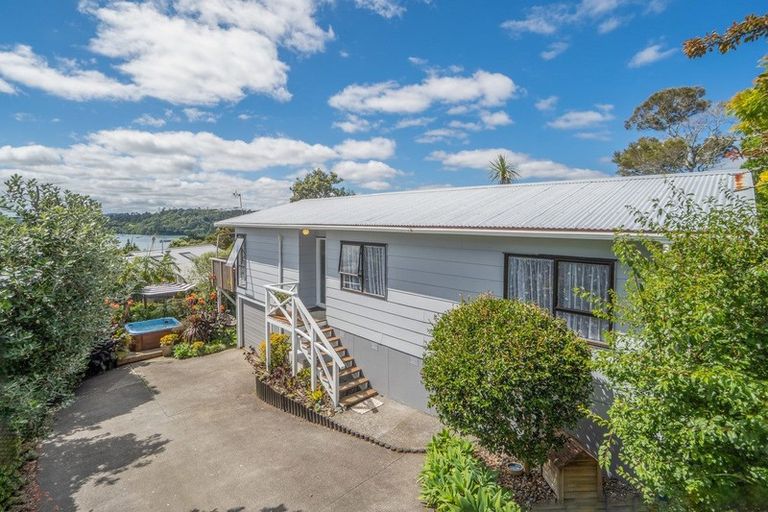 Photo of property in 2/35 Dakota Avenue, Beach Haven, Auckland, 0626