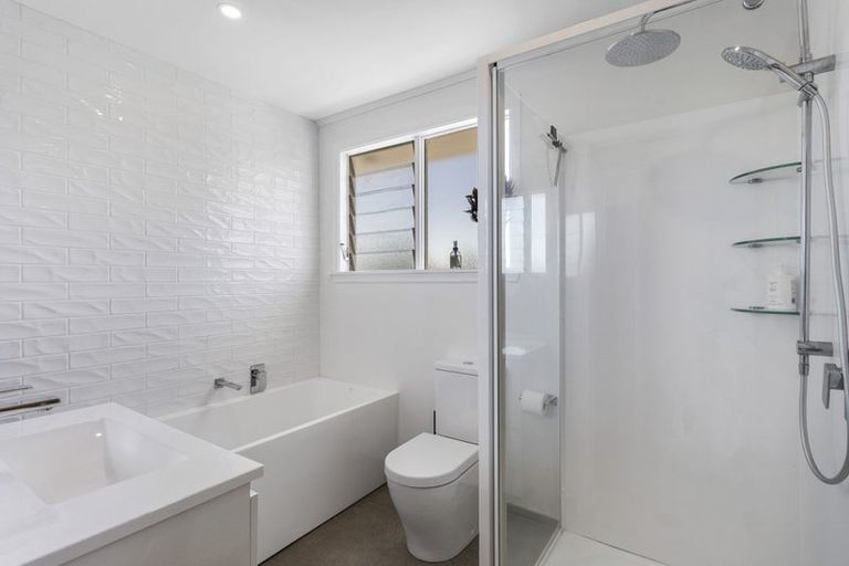 Photo of property in 1/23 Stanley Road, Glenfield, Auckland, 0629