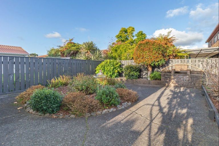 Photo of property in 2 Avon Street, Levin, 5510