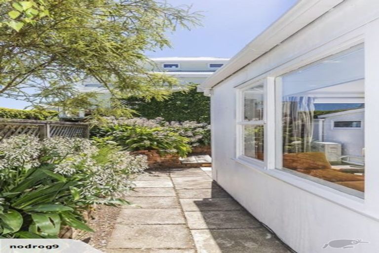 Photo of property in 5 Stafford Street, Mount Victoria, Wellington, 6011