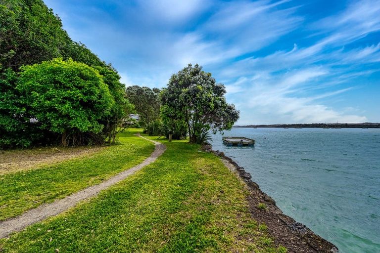 Photo of property in 41 Pohutukawa Avenue, Shelly Park, Auckland, 2014