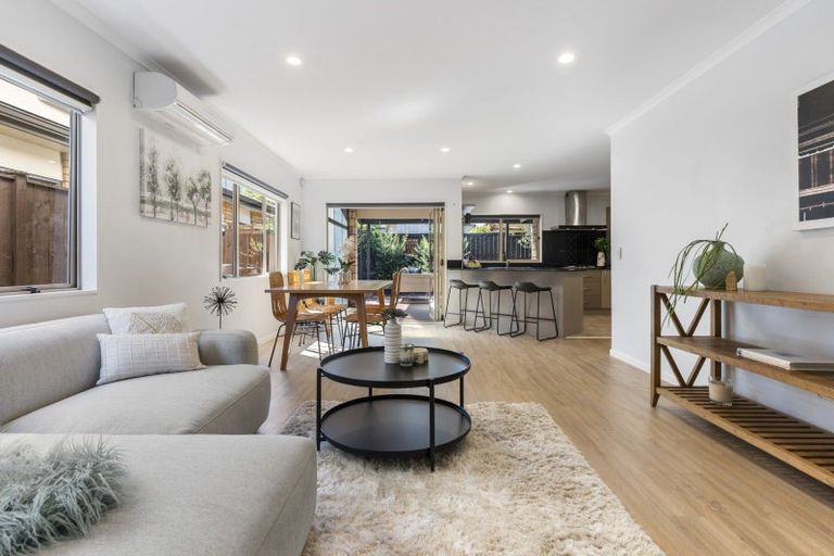 Photo of property in 26 Heidi Crescent, Flat Bush, Auckland, 2016