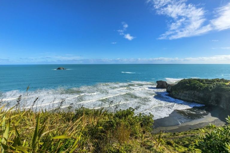 Photo of property in 39 Waitea Road, Muriwai, 0881