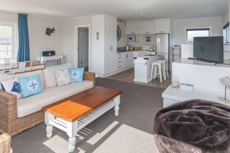 Photo of property in 35 Marine Parade South, Foxton Beach, Foxton, 4815