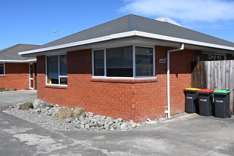 Photo of property in 2/18 Burdale Street, Riccarton, Christchurch, 8011