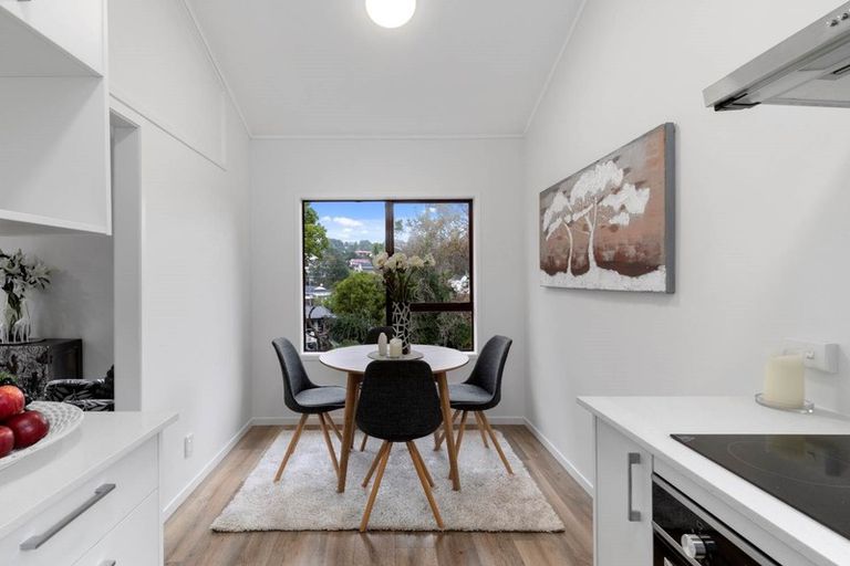 Photo of property in 2/16 John Downs Drive, Browns Bay, Auckland, 0630