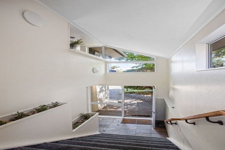 Photo of property in 2a Trafalgar Road, Milford, Auckland, 0620