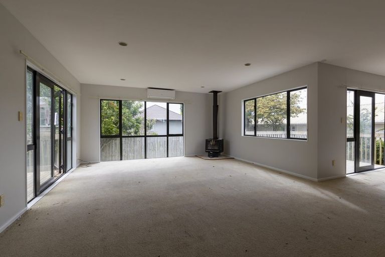 Photo of property in 5a Oakleigh Avenue, Takanini, 2112