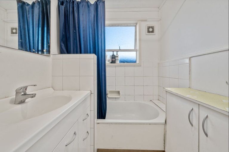 Photo of property in 28a Clemow Road, Fitzroy, New Plymouth, 4312