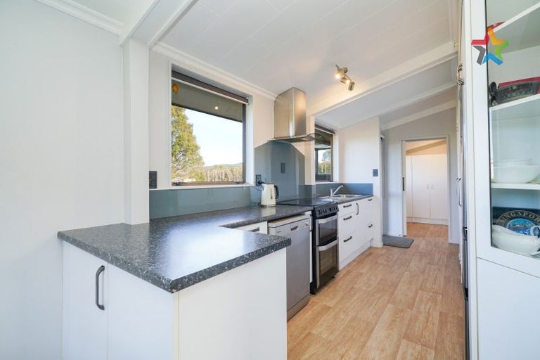 Photo of property in 15 Queen Street, Otautau, 9610