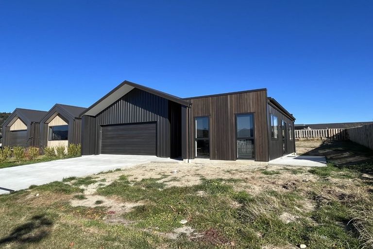 Photo of property in 25 Obelisk Street, Wanaka, 9305