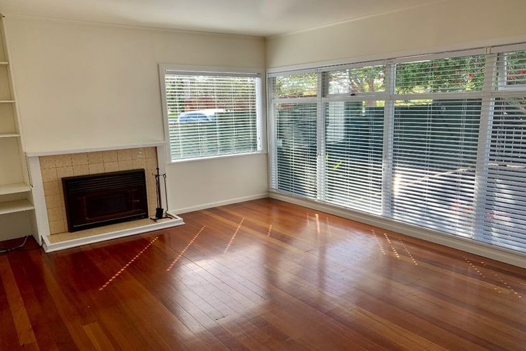 Photo of property in 2/164 Forrest Hill Road, Forrest Hill, Auckland, 0620
