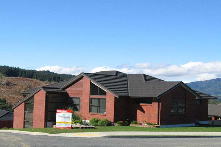 Photo of property in 115 Kirton Drive, Riverstone Terraces, Upper Hutt, 5018