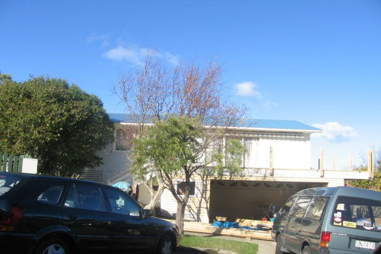 Photo of property in 3 Taka Grove, Normandale, Lower Hutt, 5010