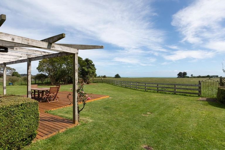 Photo of property in 787 Main North Road, Motunui, Waitara, 4383