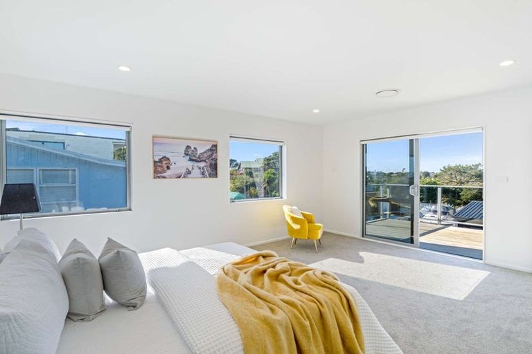 Photo of property in 1319 Whangaparaoa Road, Army Bay, Whangaparaoa, 0930