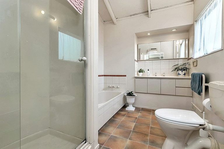 Photo of property in 17 Holyoake Place, Chatswood, Auckland, 0626