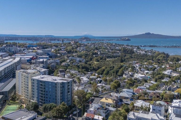 Photo of property in Oakridge Apartments, 703/10 Middleton Road, Remuera, Auckland, 1050