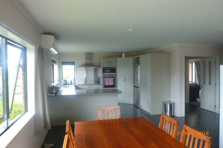 Photo of property in 9 Harrowglen Drive, Northcross, Auckland, 0632
