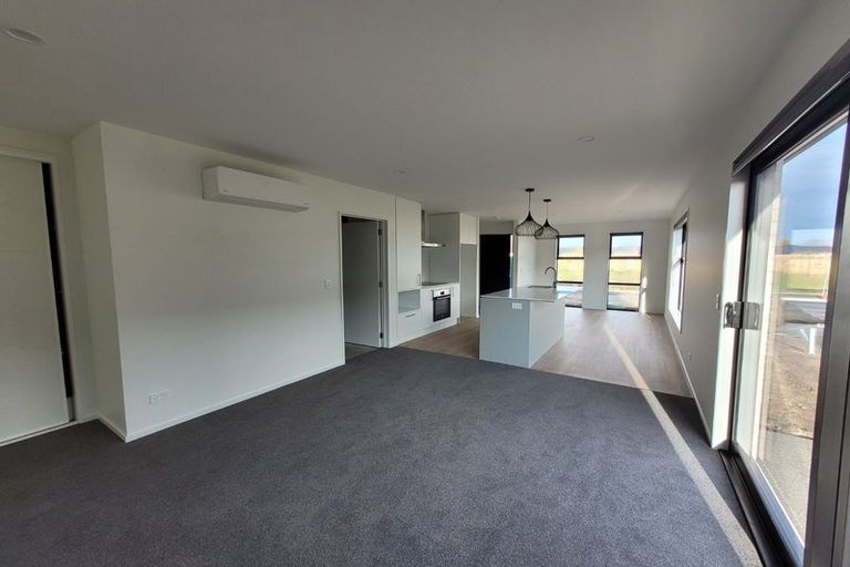 Photo of property in 5 Piopio Lane, Halswell, Christchurch, 8025