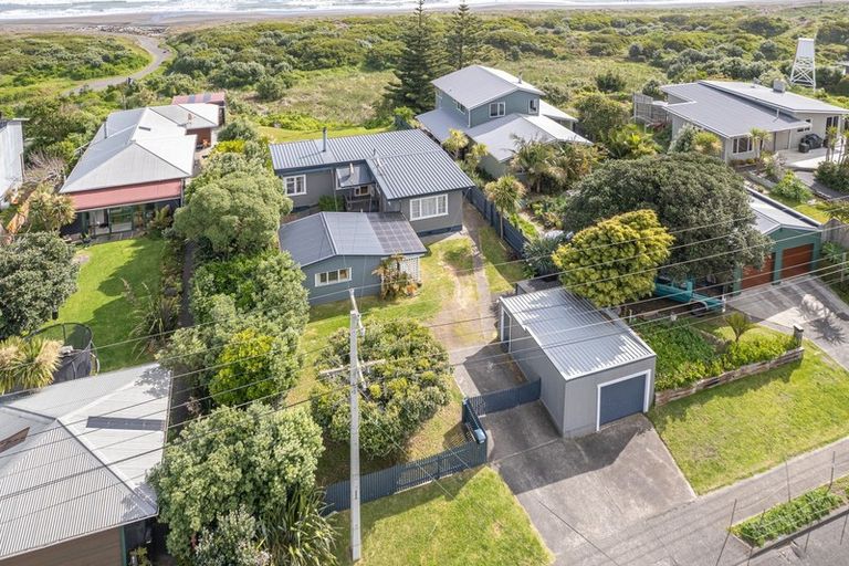 Photo of property in 133 Karaka Street, Castlecliff, Whanganui, 4501