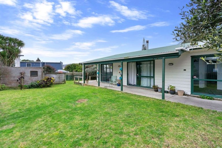 Photo of property in 14 Karaka Street, Otaki Beach, Otaki, 5512