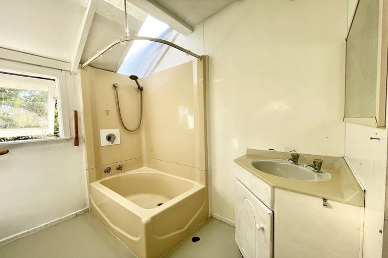 Photo of property in 741 South Titirangi Road, Titirangi, Auckland, 0604