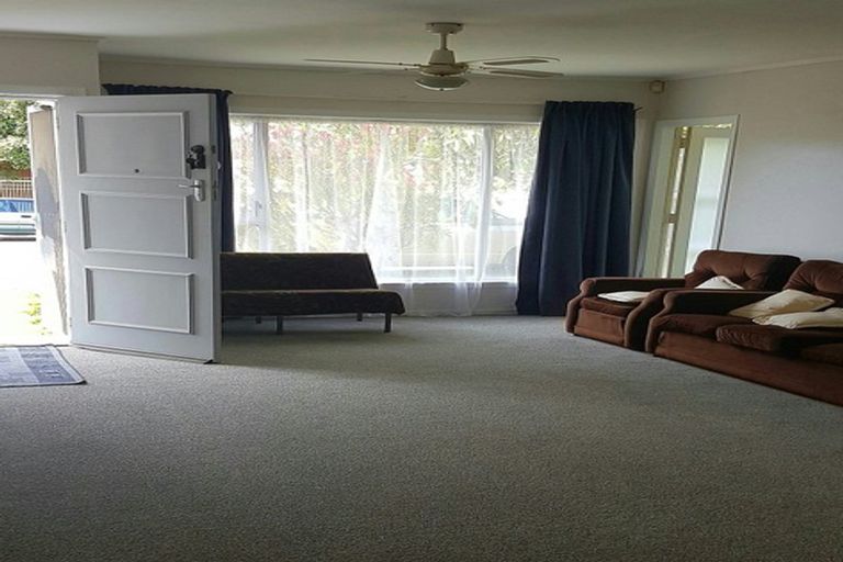 Photo of property in 1/1 Trentham Road, Papakura, 2110