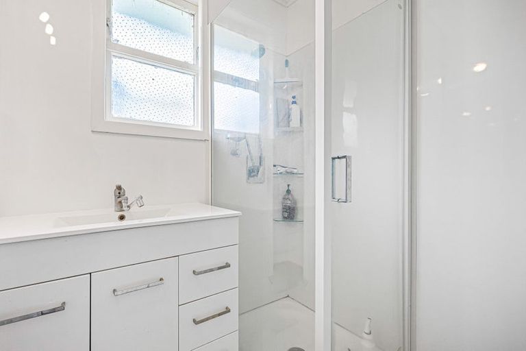 Photo of property in 27 Choice Avenue, Henderson, Auckland, 0612