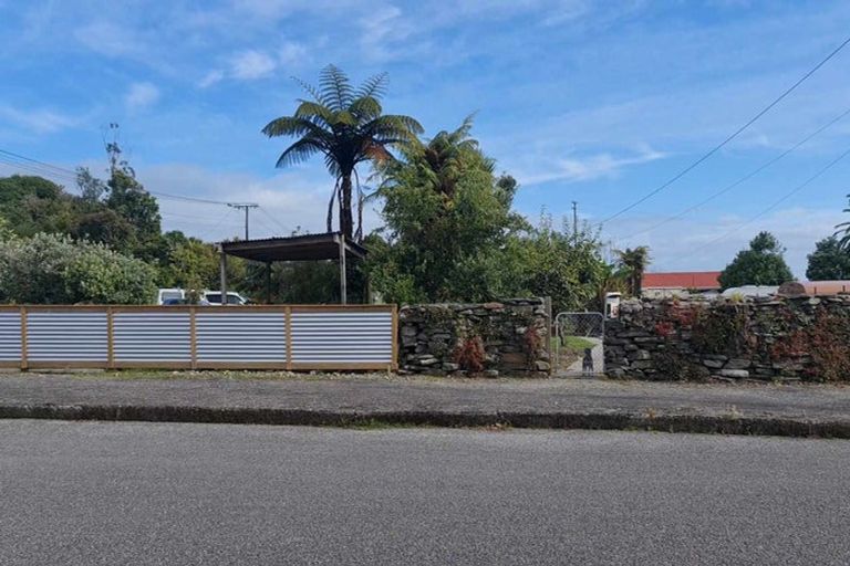 Photo of property in 3 Aylmer Street, Ross, 7812