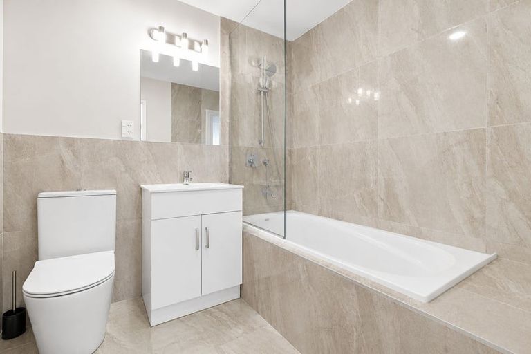 Photo of property in 19 Stitchbird Crescent, Papakura, 2110
