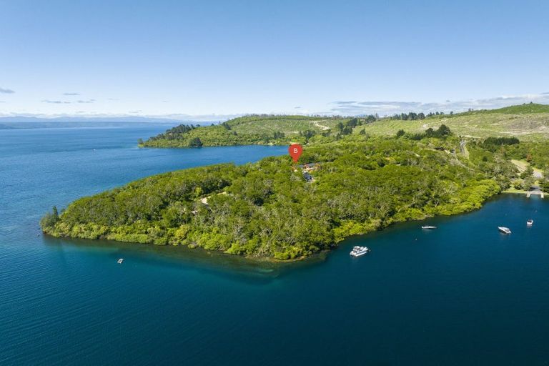 Photo of property in 10 Winnie Close, Acacia Bay, Taupo, 3330